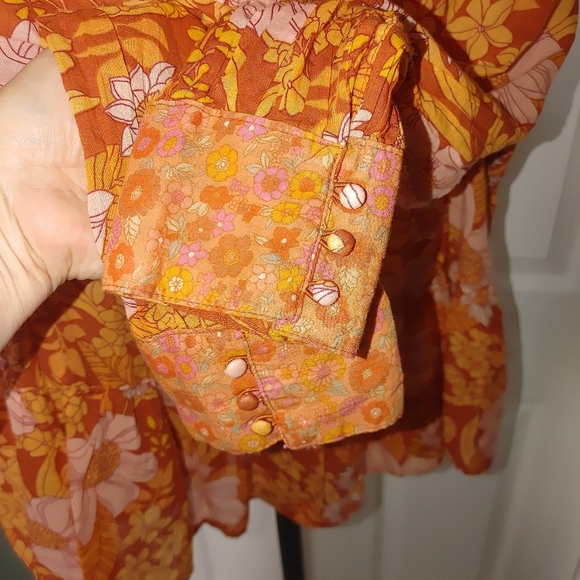 American Eagle Floral Orange Women's Top Size Medium - Picture 3 of 5
